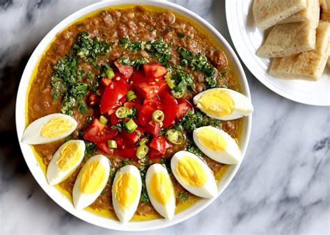  Ful Medames: Eine herzhafte und aromatische Symphonie aus Hülsenfrüchten und Gewürzen!