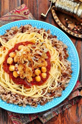  Kushari – Ein verführerisches Zusammenspiel aus herzhaft würziger Linsensauce und knackigem frittiertem Zwiebeln-Crunch!