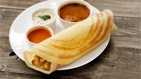  Dosa: Ein knuspriger Traum vom Süden Indiens trifft auf eine cremige Kokosnussfüllung!